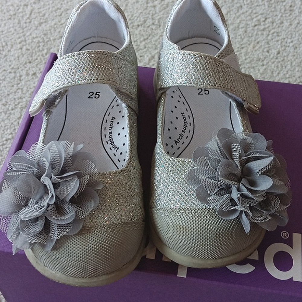 Pediped Toddler Mary Jane's with Flower - Silver - Picture 2 of 3